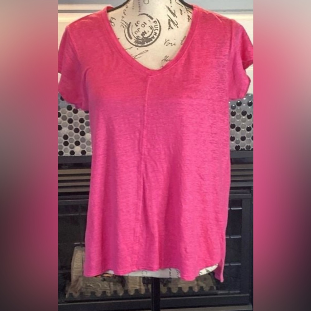 Tahari 100% Barbie pink Medium shirt